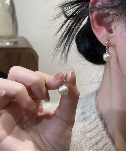 VIBGYOR(ヴィブジョー)の「パール風ドロップシルバーピアス/両耳用/レディース(T3)(ピアス(両耳用)・レディース・シルバー・FREE)」の4枚目の写真