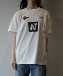 TOGA（トーガ）の「TOGA×NTS  Logo print T-shirt TOGA×NTS（Tシャツ/カットソー）」