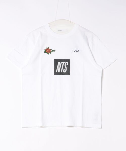 TOGA(トーガ)の「TOGA×NTS Logo print T-shirt TOGA×NTS(Tシャツ/カットソー・レディース・ホワイト/ブラック・SMALL/MEDIUM)」の8枚目の写真