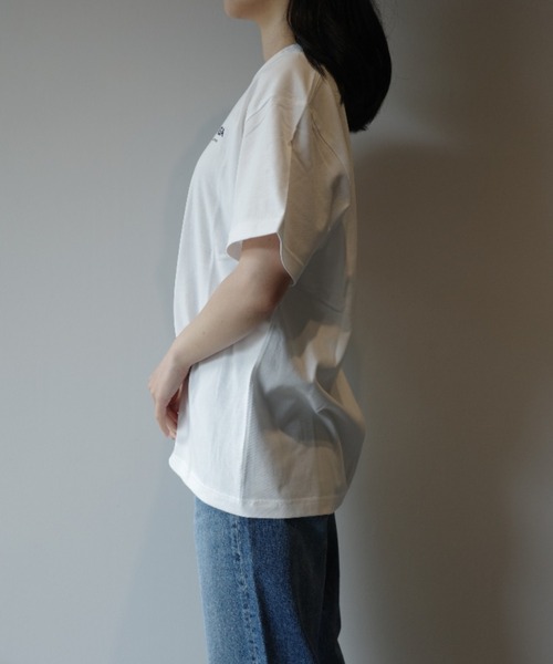 TOGA(トーガ)の「TOGA×NTS Logo print T-shirt TOGA×NTS(Tシャツ/カットソー・レディース・ホワイト/ブラック・SMALL/MEDIUM)」の4枚目の写真