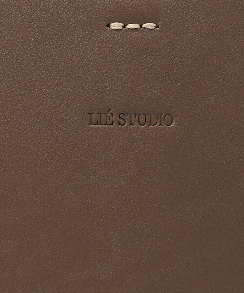TOMORROWLAND (トゥモローランド)の「LIE STUDIO THE NORMA TOTE バッグ(トートバッグ・レディース・ブラウン・FREE)」の7枚目の写真