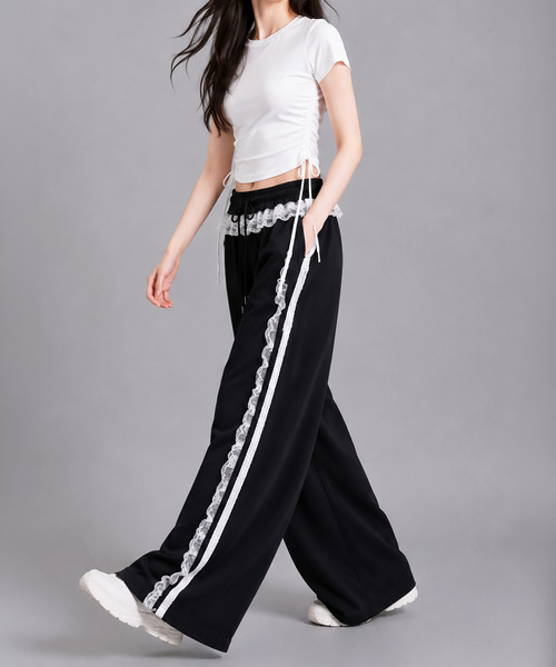 NinaetLina(ニナエリナ)の「シャーリング無地Tシャツ(Tシャツ/カットソー・レディース・ホワイト/ブラック・FREE)」の5枚目の写真
