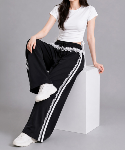 NinaetLina(ニナエリナ)の「シャーリング無地Tシャツ(Tシャツ/カットソー・レディース・ホワイト/ブラック・FREE)」の9枚目の写真