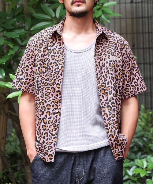 LUXSTYLE(ラグスタイル)の「ヒョウ柄半袖シャツ(シャツ/ブラウス・メンズ・ピンク/アイボリー・L/M)」の1枚目の写真