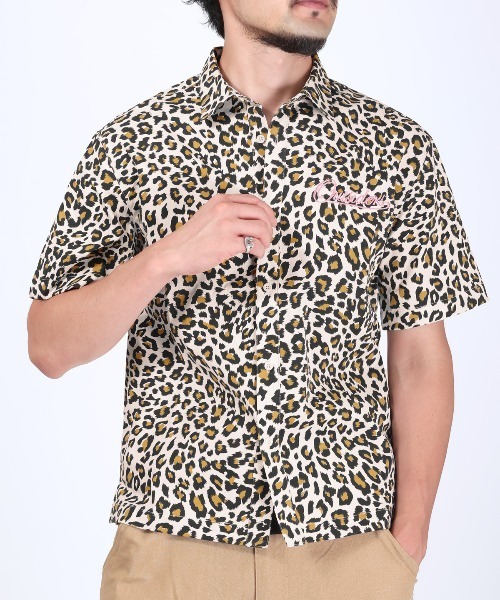 LUXSTYLE(ラグスタイル)の「ヒョウ柄半袖シャツ(シャツ/ブラウス・メンズ・ピンク/アイボリー・L/M)」の2枚目の写真