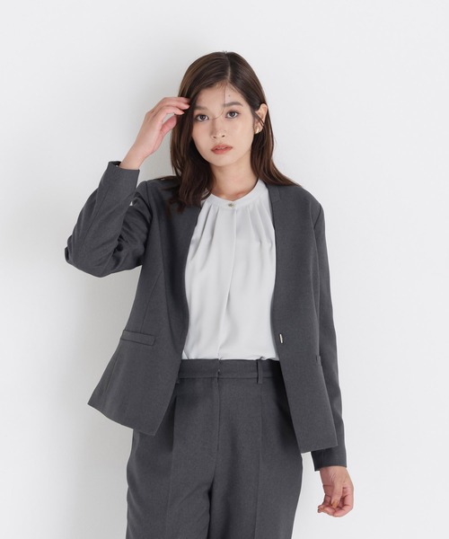 NATURAL BEAUTY BASIC(ナチュラルビューティーベーシック)の「【マシンウォッシャブル】ウーステッドライク SETUPノーカラージャケット(ノーカラージャケット・レディース・チャコールグレー/ベージュ/ダークブラウン・SMALL/MEDIUM/LARGE)」の4枚目の写真