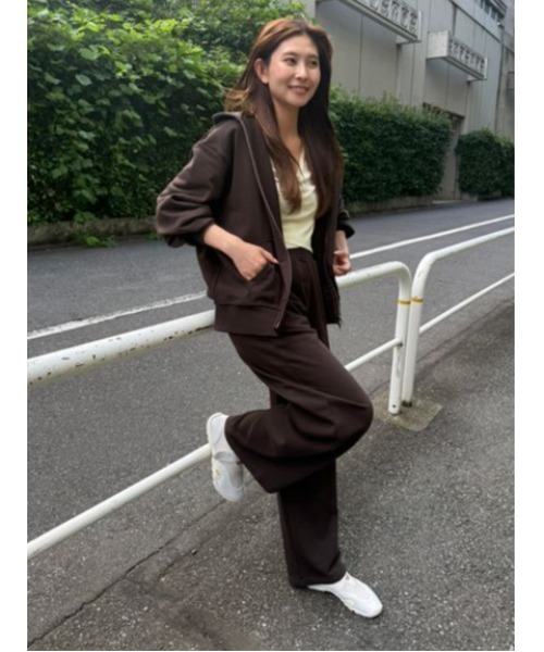 emmi(エミ)の「【W&T】ジップアップフーディー/オーバーサイズ【セットアップ対応】(パーカー・レディース・ブラウン/イエロー/グレー・F)」の3枚目の写真