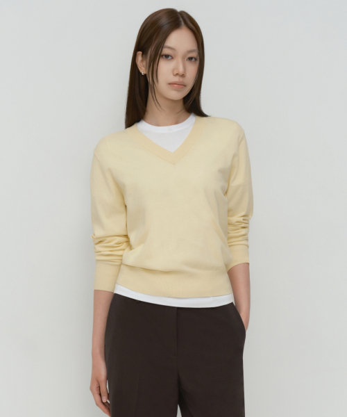 MUSINSA STANDARD WOMAN（ムシンサスタンダードウーマン）の「ウィメンズエッセンシャルVネックニット[バタークリーム]（ニット/セーター・レディース・その他・X-SMALL/SMALL/LARGE/MEDIUM）」の2枚目の写真