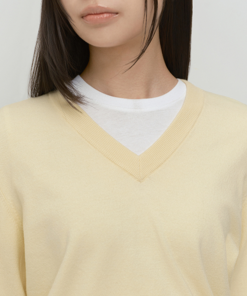 MUSINSA STANDARD WOMAN（ムシンサスタンダードウーマン）の「ウィメンズエッセンシャルVネックニット[バタークリーム]（ニット/セーター・レディース・その他・X-SMALL/SMALL/LARGE/MEDIUM）」の5枚目の写真