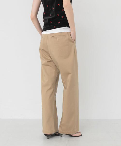 URBAN RESEARCH（アーバンリサーチ）の「『3サイズ展開』コットンサテンストレートパンツ（その他パンツ・レディース・ベージュ/カーキ・38/40/36）」の19枚目の写真