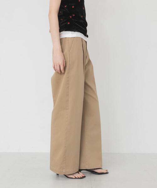 URBAN RESEARCH（アーバンリサーチ）の「『3サイズ展開』コットンサテンストレートパンツ（その他パンツ・レディース・ベージュ/カーキ・38/40/36）」の20枚目の写真