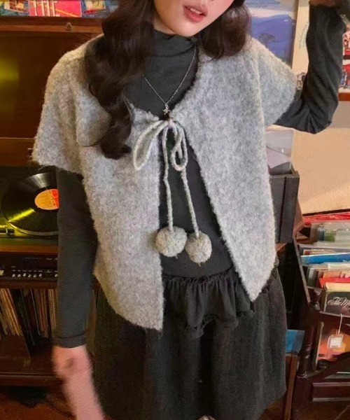 Achic(アシック)の「ポンポンリボンフェザーニット半袖カーディガン(ニット/セーター・レディース・グレー・M)」の16枚目の写真