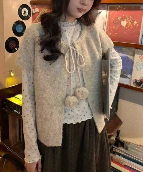 Achic(アシック)の「ポンポンリボンフェザーニット半袖カーディガン(ニット/セーター・レディース・グレー・M)」の8枚目の写真