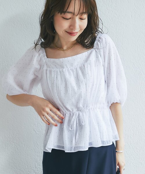 La boutique BonBon(ラブティックボンボン)の「ドットバルーンスリーブブラウス(シャツ/ブラウス・レディース・ライトグレー/オフホワイト・FREE)」の1枚目の写真