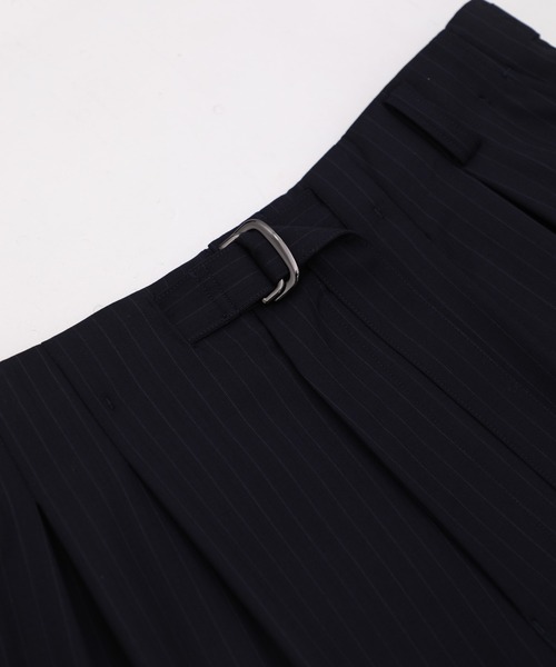 UNITED TOKYO(ユナイテッドトウキョウ)の「【新作】SUPER110S WOOL ストライプベルテッドスラックス |防シワ/防臭/ウォッシャブル/ベルト付き/タック/ウエスト調節(その他パンツ・メンズ・ネイビー/ダークグレー・1/2)」の3枚目の写真