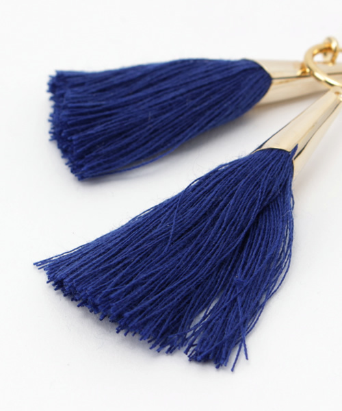 VIS(ビス)の「【MORE9月号掲載】タッセルイヤリング(イヤリング・レディース・ブルー/マスタード/ホワイト・FREE)」の4枚目の写真