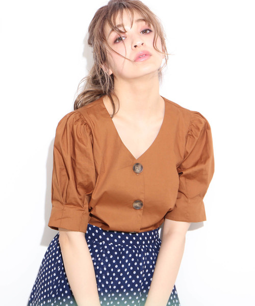 FREE'S MART（フリーズマート）の「ビッグボタンパフスリーブブラウス（シャツ/ブラウス・レディース・ベージュ/ワイン/ダークネイビー/グリーン・FREE）」の2枚目の写真