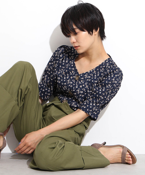 FREE'S MART（フリーズマート）の「ビッグボタンパフスリーブブラウス（シャツ/ブラウス・レディース・ベージュ/ワイン/ダークネイビー/グリーン・FREE）」の9枚目の写真