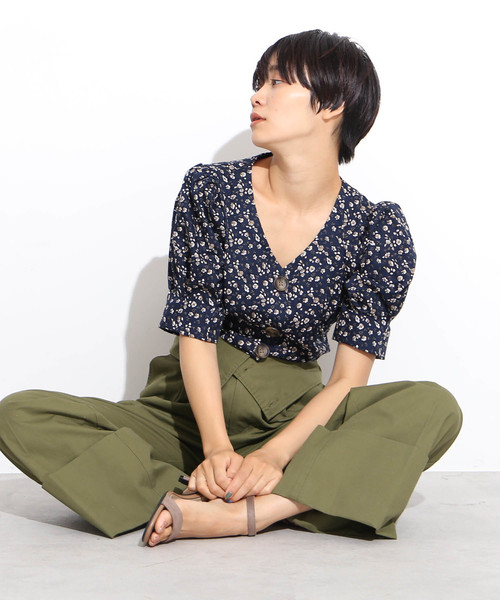 FREE'S MART（フリーズマート）の「ビッグボタンパフスリーブブラウス（シャツ/ブラウス・レディース・ベージュ/ワイン/ダークネイビー/グリーン・FREE）」の10枚目の写真