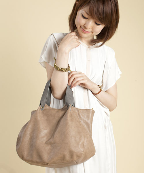 NANO universe(ナノユニバース)の「NU/ポーチ付 mini TOTE BAG(トートバッグ・レディース・ブラック/ダークブラウン/ベージュ/グレイッシュベージュ・FREE)」の4枚目の写真