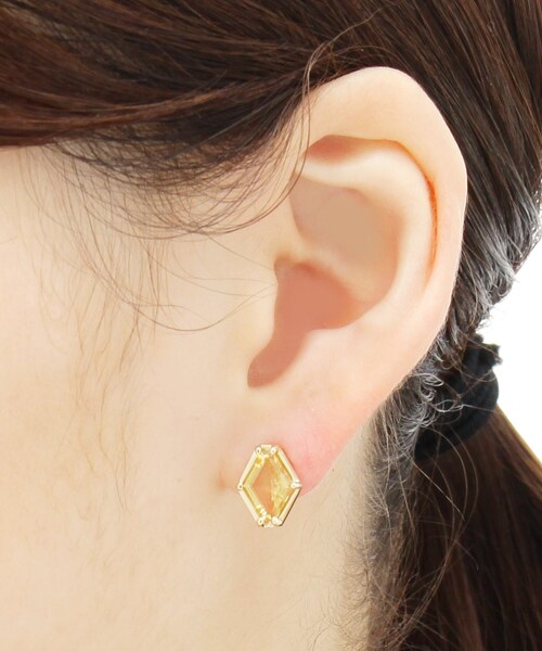 COCOSHNIK(ココシュニック)の「カラーストーン(シトリン)ヘキサゴンカット スタッズピアス(ピアス(両耳用)・レディース・ライトグレー系・00)」の5枚目の写真