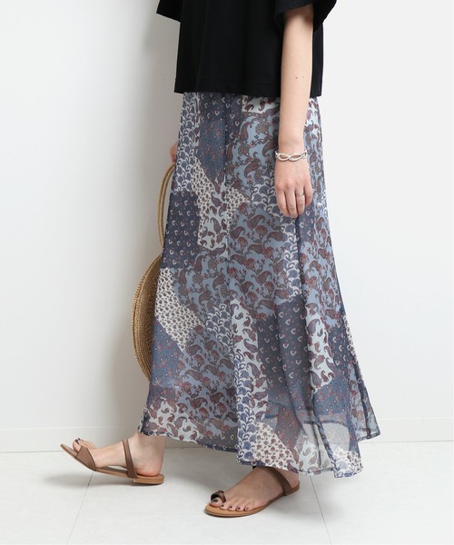 SLOBE IENA（スローブイエナ）の「DEVAUXプリントロングスカート◆（スカート・レディース・レッド/ブルー・36/38/40）」の2枚目の写真