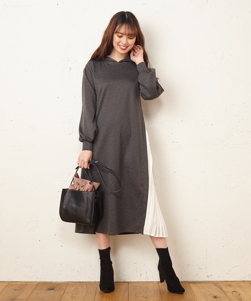 Roomy's(ルーミーズ)の「【ZOZO限定】サイドプリーツフーディーワンピース(ワンピース)」|グレー