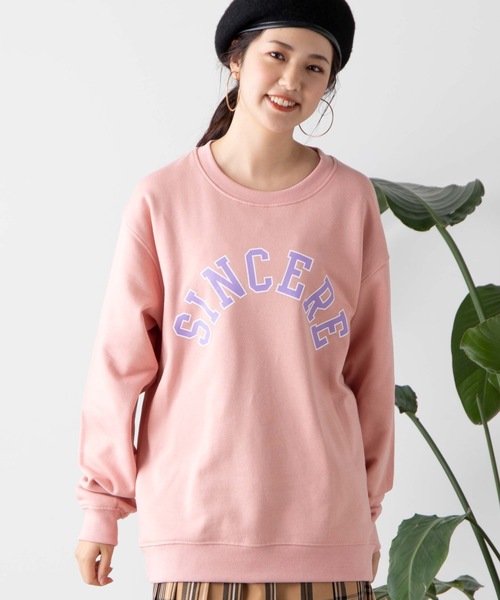 WEGO（ウィゴー）の「WEGO/カレッジプリントプルオーバー（スウェット・メンズ・ピンク/ベージュ・SMALL/MEDIUM/LARGE）」の2枚目の写真