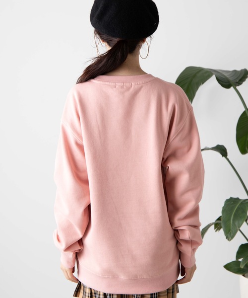 WEGO（ウィゴー）の「WEGO/カレッジプリントプルオーバー（スウェット・メンズ・ピンク/ベージュ・SMALL/MEDIUM/LARGE）」の6枚目の写真