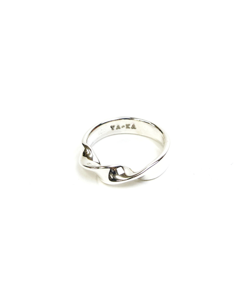 YArKA（ヤーカ）の「【YArKA/ヤーカ】silver925 1twist 4mm ring[1-2-1]/ひねり4mmリング シルバー925（リング・メンズ・シルバー/ゴールド・#13/#9/#11）」の6枚目の写真
