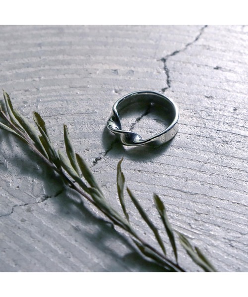 YArKA（ヤーカ）の「【YArKA/ヤーカ】silver925 1twist 4mm ring[1-2-1]/ひねり4mmリング シルバー925（リング・メンズ・シルバー/ゴールド・#13/#9/#11）」の11枚目の写真