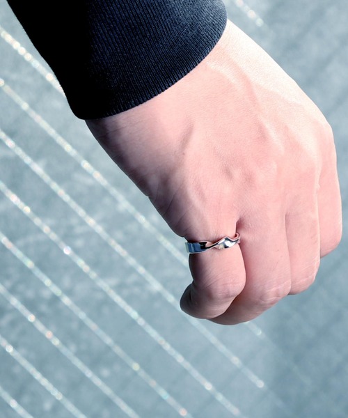 YArKA（ヤーカ）の「【YArKA/ヤーカ】silver925 1twist 4mm ring[1-2-1]/ひねり4mmリング シルバー925（リング・メンズ・シルバー/ゴールド・#13/#9/#11）」の8枚目の写真