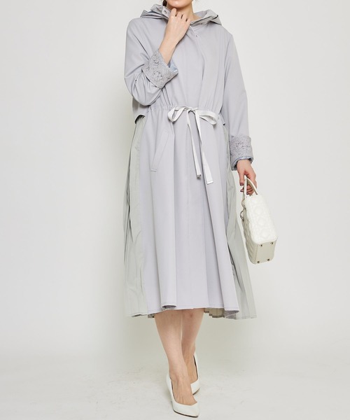 tocco closet（トッコ　クローゼット）の「２ＷＡＹフード付き袖口レース装飾バックプリーツロングブルゾン（その他アウター・レディース・グレー系その他/アイボリー/ミント/ベージュ・M）」の8枚目の写真