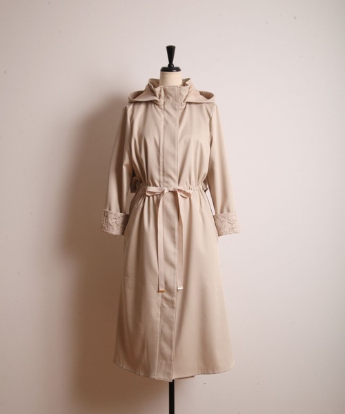 tocco closet（トッコ　クローゼット）の「２ＷＡＹフード付き袖口レース装飾バックプリーツロングブルゾン（その他アウター・レディース・グレー系その他/アイボリー/ミント/ベージュ・M）」の16枚目の写真