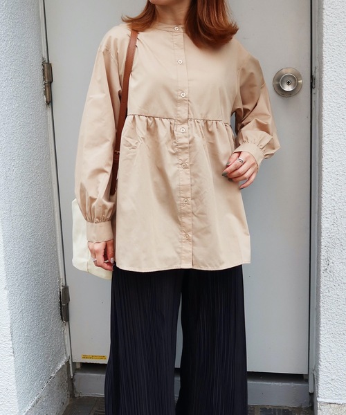 Riberry（リベリー）の「長袖フレアシャツチュニック（シャツ/ブラウス・レディース・ホワイト/ブラウン/ベージュ/ピンク・MEDIUM）」の7枚目の写真