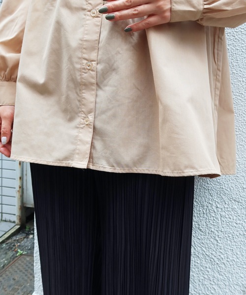 Riberry（リベリー）の「長袖フレアシャツチュニック（シャツ/ブラウス・レディース・ホワイト/ブラウン/ベージュ/ピンク・MEDIUM）」の14枚目の写真