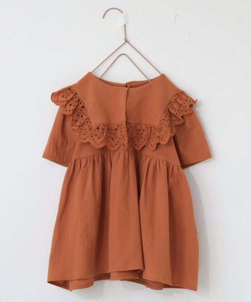 LOWRYS FARM（ローリーズファーム）の「コットンレースカラーブラウス　942851（シャツ/ブラウス・キッズ・ブラック/オフホワイト/オレンジ・130/120/110）」の3枚目の写真