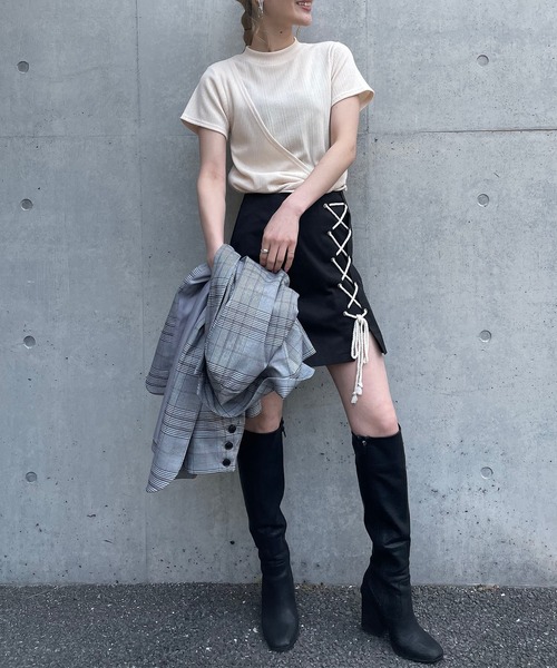 SPIRALGIRL(スパイラルガール)の「フロントねじりTシャツ(Tシャツ/カットソー・レディース・ブラック/ベージュ/グリーン・FREE)」の17枚目の写真