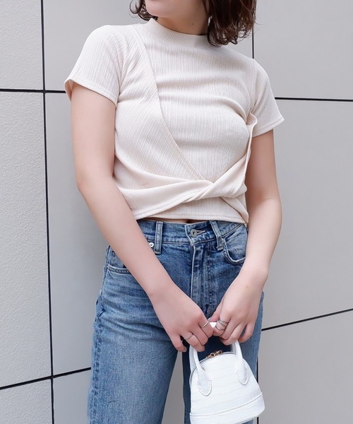 SPIRALGIRL(スパイラルガール)の「フロントねじりTシャツ(Tシャツ/カットソー・レディース・ブラック/ベージュ/グリーン・FREE)」の6枚目の写真