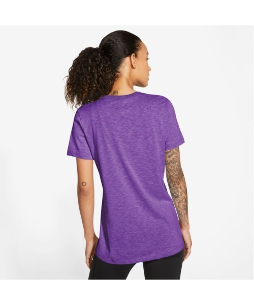 NIKE(ナイキ)の「ナイキ NIKE ナイキ ウィメンズ DRI-FIT DFC クルー Tシャツ(Tシャツ/カットソー・レディース・ブラック/パープル・L/S/XL/M)」の4枚目の写真