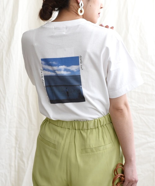 LHELBIE(レルビエ)の「転写プリント Tシャツ(Tシャツ/カットソー・レディース・ベージュ/オフホワイト・M)」の3枚目の写真