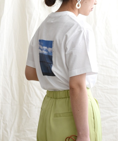 LHELBIE(レルビエ)の「転写プリント Tシャツ(Tシャツ/カットソー・レディース・ベージュ/オフホワイト・M)」の4枚目の写真