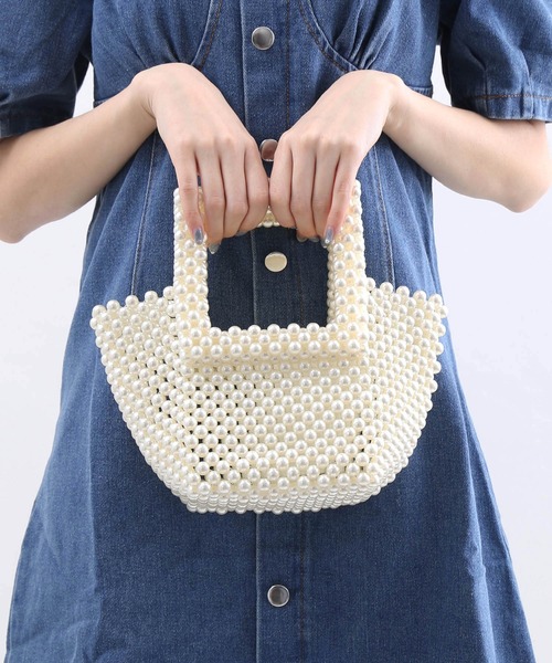 WC（ダブル シー）の「パールスクエアハンドルバッグ（ハンドバッグ・レディース・ホワイト・FREE）」の2枚目の写真