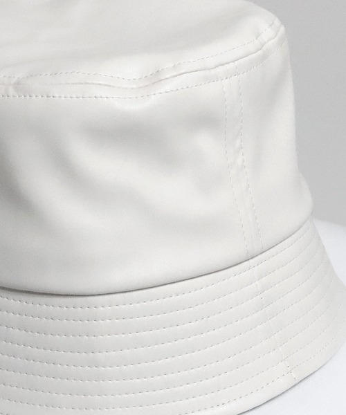 Confirm（コンファーム）の「Confirm / コンファーム シンセティックレザーバケットハット（ハット・メンズ・ホワイト/ブラック/ホワイト系その他・FREE）」の4枚目の写真