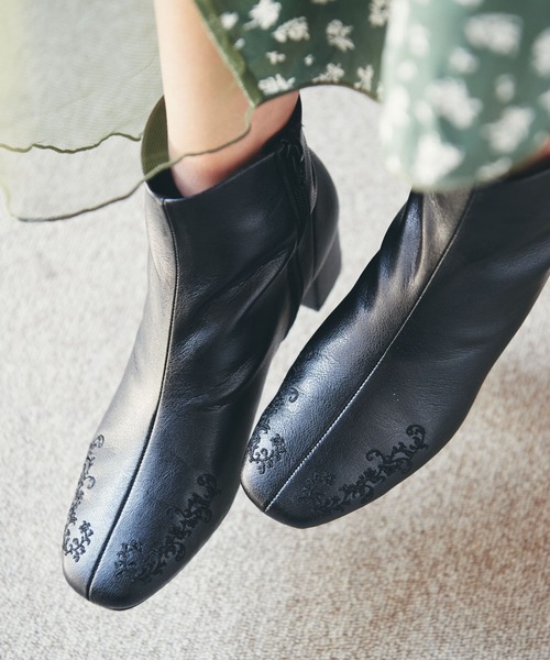 LAYMEE(レイミー)の「Kalmia boots / カルミアブーツ(ブーツ・レディース・ブラック/ベージュ・S/M/L)」の17枚目の写真