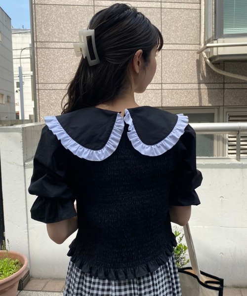 one after another NICE CLAUP(ワンアフターアナザーナイスクラップ)の「【Web限定】丸衿シャーリングブラウス(Tシャツ/カットソー・レディース・ブラック/オフホワイト/ブラック系その他・FREE)」の7枚目の写真