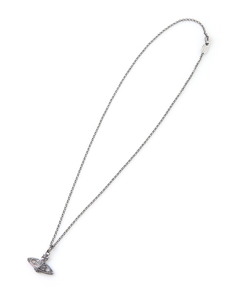 Vivienne Westwood MAN(ヴィヴィアンウエストウッドマン)の「MAN MINI BAS RELIEF PENDANT【219814 MBRP2R】(ネックレス・メンズ・ガンメタ/シルバー・FREE)」の5枚目の写真