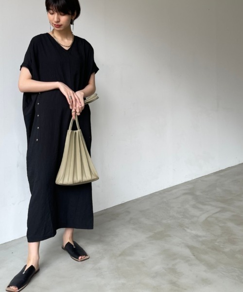 NEUNA（ヌナ）の「リネンタッチスナップ付きワンピース（ワンピース・レディース・ブラック・FREE）」の2枚目の写真