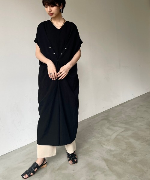 NEUNA（ヌナ）の「リネンタッチスナップ付きワンピース（ワンピース・レディース・ブラック・FREE）」の4枚目の写真
