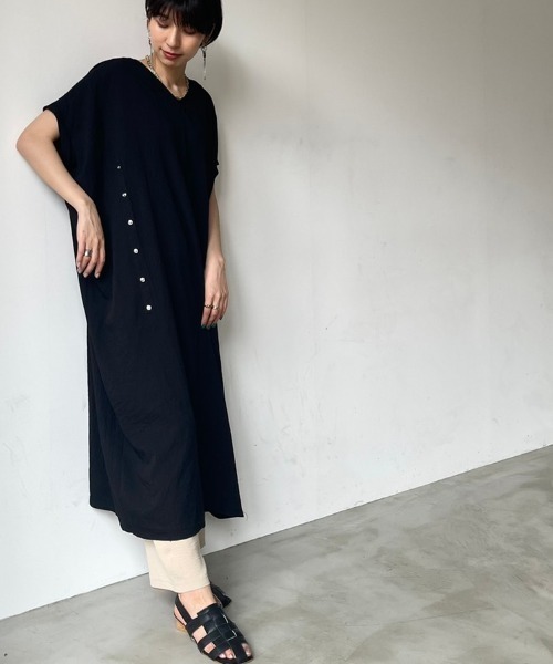 NEUNA（ヌナ）の「リネンタッチスナップ付きワンピース（ワンピース・レディース・ブラック・FREE）」の5枚目の写真